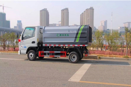 广安凯马国六汽油版挂桶垃圾车